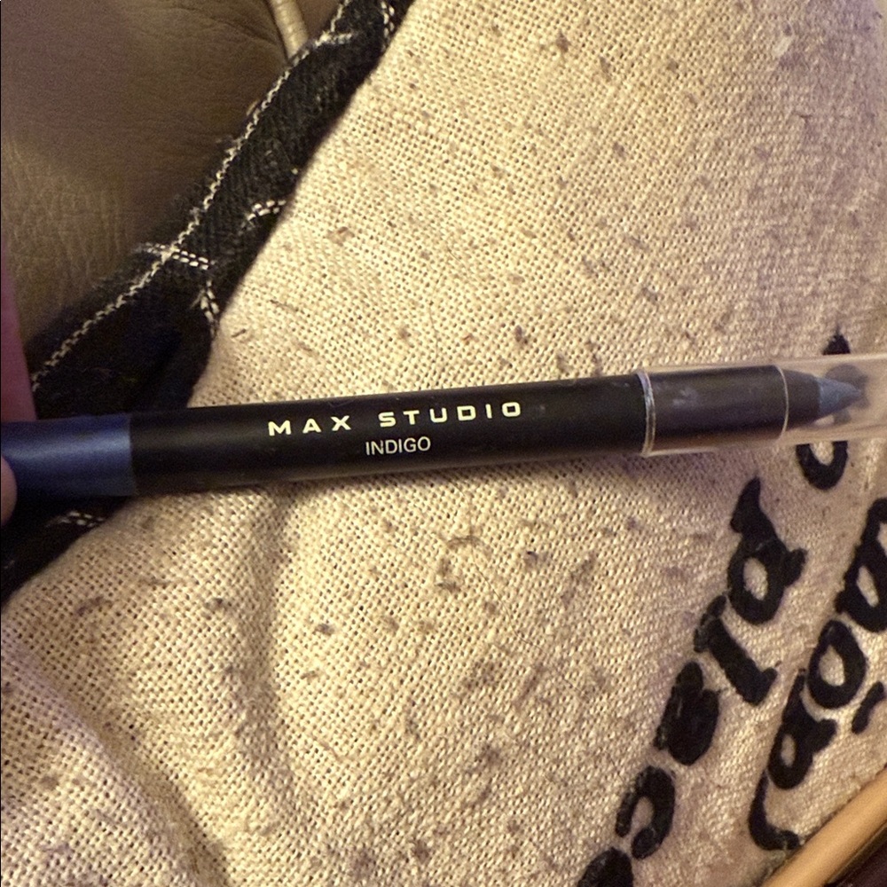 Max Studio Indigo Eyeshadow Pencil